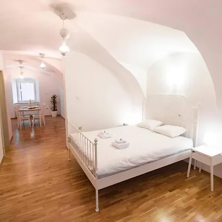 Dragon's Cave Apartament